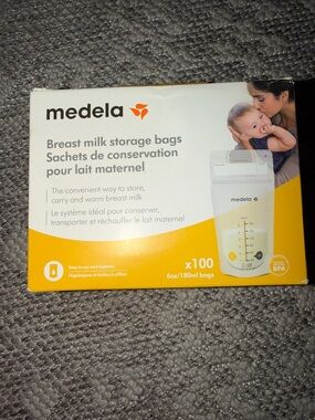 Medela Yellow and White Breast Milk Storage Bags - 100 Count